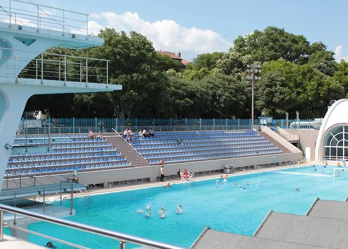 Central شقة فارنا